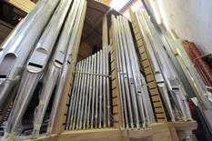 Organ SPA BD - On 11 December, after several months of reconstruction “works”, the great organ in the Cathedral will be “made” public during a majestic opening concert.20 tonnes, 4 pianos, 79 stops and some 7000 pipes were installed and brought into harmony with one another in a little more than 6 months by the manufacturer Thomas, under the auspices of the Department of Cultural Affairs.
