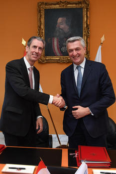 Signature accord HCR 2017 - Mr Gilles Tonelli, Minister of Foreign Affairs and Cooperation and Mr Filippo Grandi, the United Nations High Commissioner for Refugees ©Direction de la Communication/Manuel Vitali