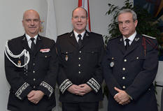 Voir les voeux de la Sûreté Publique - H.S.H. the Sovereign Prince surrounded by Richard Marangoni, Police Commissioner, and Chief Superintendent Régis Asso ©Charly Gallo Centre de Presse