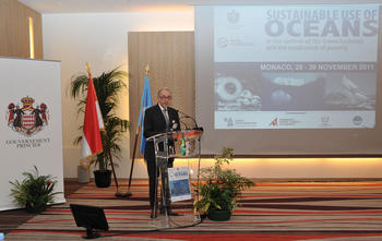 Sommet océans-Singapour - José Badia, Conseiller de Gouvernement pour les Relations Extérieures, prononçant le discours d'ouverture de l'atelier d'experts qui s'est tenu à Monaco au mois de novembre 2011.© : Charly Gallo / Centre de Presse de Monaco.