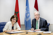 3-Signature Accord FAO - Isabelle Rosabrunetto, Director General of the Ministry of Foreign Affairs and Cooperation, and Daniel Gustafson, FAO Deputy Director-General for Programmes, sign the agreement. © DR