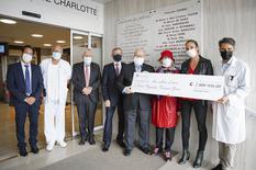 Don de 2 millions d'euros au CHPG - From left to right: Malik Albert, Deputy Director of the CHPG; Dr. Jawad Benyelles; André Garino, President of the Board of Directors of the CHPG; Didier Gamerdinger, Minister of Health and Social Affairs; Mr. and Mrs. Garavagno, the donors; Benoîte de Sevelinges, Director of the CHPG; and Prof. Bruno Carbonne, Vice-President of the CME. ©Government Communication Department/Stéphane Danna