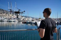 Drone 5G - Le drone connecté en 5G, survolant le premier marché du yachting au monde © Michaël Alesi – Direction de la Communication