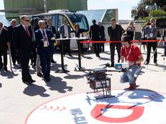 Drone la poste - H.S.H. Prince Albert II accompanied by Jean-Luc Delcroix, Director of Monaco Post Office, during the demonstration on the square in front of Grimaldi Forum.© Prince’s Palace – Éric Mathon