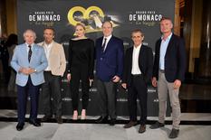 Grand Prix de Monaco La légende-3 - T.S.H. Prince Albert II and Princess Charlene surrounded by F1 drivers: Jackie Stewart, Jacky Ickx, Alain Prost and David Coulthard © Government Communication Department / Manuel Vitali
