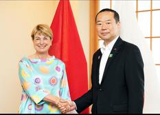 Mme Isabelle Berro-Amadeï et M. Hisayuki Fujii, Ministre d’Etat pour les Affaires Étrangères ©DR - Mme Isabelle Berro-Amadeï et M. Hisayuki Fujii, Ministre d’Etat pour les Affaires Étrangères ©DR