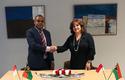 Relations diplo Vanuatu - S. E. M. Odo Tevi et S.E. Mme Isabelle Picco, Représentants permanents auprès des Nations Unies ©DR Relations diplo Vanuatu - S. E. M. Odo Tevi et S.E. Mme Isabelle Picco, Représentants permanents auprès des Nations Unies ©DR