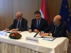 Signature accord Taxud avec l'UE. ©DR - From left to right : Serge Telle, Monaco’s Minister of State, Peter Kažimir, Slovak Minister of Finance in Brussels (under Slovakia’s presidency of the Council of the European Union), Pierre Moscovici, European Commissioner for Economic and Financial Affairs, Taxation and Customs. ©DR