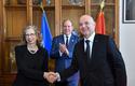 Signature PNUE - To the right and left of H.S.H. the Sovereign Prince: Ms Inger Andersen, Executive Director of UNEP, and Mr Laurent Anselmi, Minister of Foreign Affairs and Cooperation © Government Communication Department/Manuel Vitali Signature PNUE - To the right and left of H.S.H. the Sovereign Prince: Ms Inger Andersen, Executive Director of UNEP, and Mr Laurent Anselmi, Minister of Foreign Affairs and Cooperation © Government Communication Department/Manuel Vitali