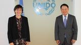Signature UNIDO - Ms Isabelle Rosabrunetto, Director General of the Ministry of Foreign Affairs and Cooperation, and Mr Li Yong, Director General of the United Nations Industrial Development Organization (UNIDO) ©DR